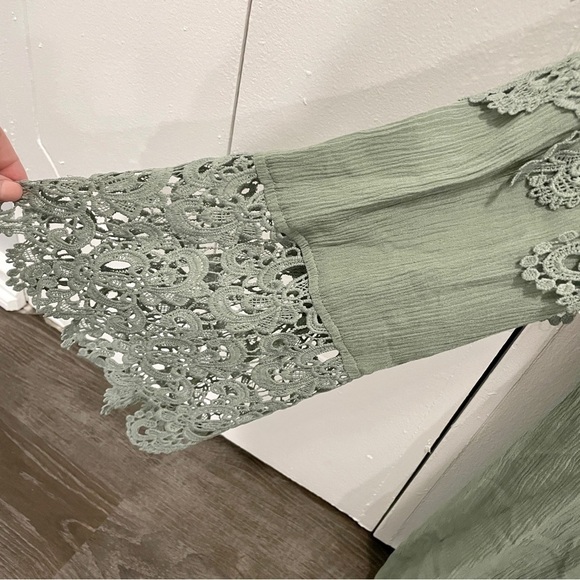 NWT Francesca's Green Bell Sleeve Mini Dress - Picture 4 of 16